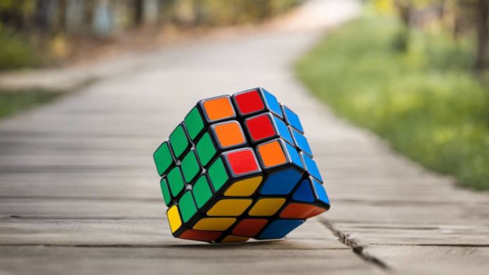 quelle est la methode la plus efficace pour resoudre un rubiks cube rapidement